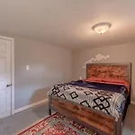 Luxurious House With Largest Hot Tub & Perfect Retreat!