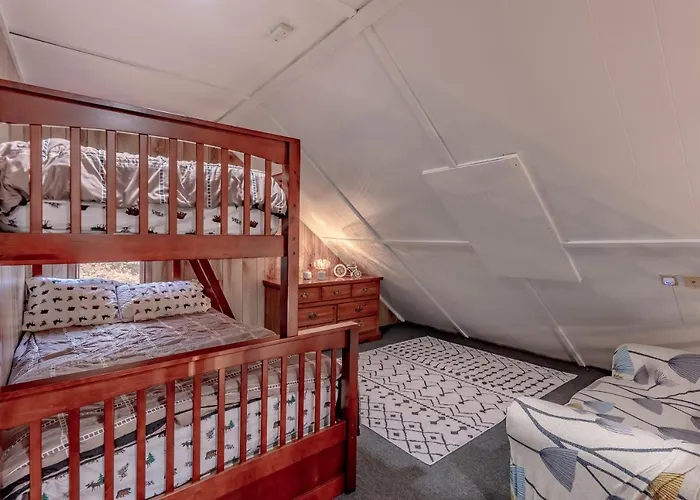 Luxurious House With Largest Hot Tub & Perfect Retreat!