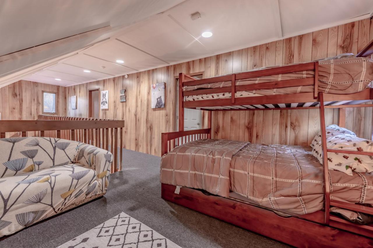 Luxurious House With Largest Hot Tub & Perfect Retreat! Holiday home Lake Harmony